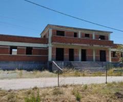 ΠΟΛΥΔΕΝΔΡΙ ΗΜΙΤΕΛΗΣ ΚΑΤΟΙΚΙΑ ΚΑΤΑΛΛΗΛΗ ΓΙΑ 2 ΟΙΚΟΓΕΝΕΙΕΣ