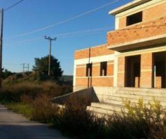 ΠΟΛΥΔΕΝΔΡΙ ΗΜΙΤΕΛΗΣ ΚΑΤΟΙΚΙΑ ΚΑΤΑΛΛΗΛΗ ΓΙΑ 2 ΟΙΚΟΓΕΝΕΙΕΣ