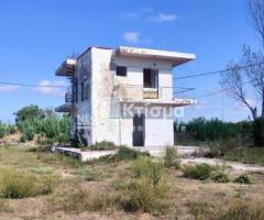 Ημιτελής Μονοκατοικία-Μεζονέτα 70 τμ. σε οικοπεδο 3890μ. επί της ΕΟ Πύργου Πάτρας στο ύψος Λαστείκων