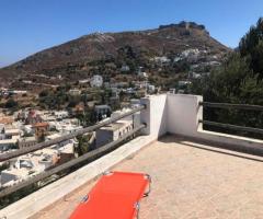 Μονοκατοικία ενός υπνοδωματίου με πανοραμική θέα και οικόπεδο