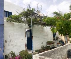 Παραδοσιακή Διώροφη Κατοικία Με Γραφική Θέα - Εικόνα 1/12