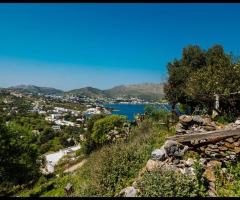 Μεγάλο Οικόπεδο Με Ερείπια Και Όμορφη Θέα