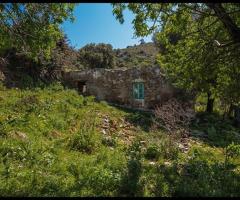 Μεγάλο Οικόπεδο Με Ερείπια Και Όμορφη Θέα