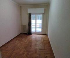 Γκαρσονιέρα 48τμ, Πλατεία Κολιάτσου