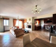 Πωλούνται στο Πάνορμο Ρεθύμνου δύο μεγάλα διαμερίσματα (234 τ.μ.) 7 υπνοδωματίων σε άριστη κατάσταση