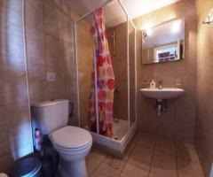 Πωλούνται στο Πάνορμο Ρεθύμνου δύο μεγάλα διαμερίσματα (234 τ.μ.) 7 υπνοδωματίων σε άριστη κατάσταση - Εικόνα 8/10