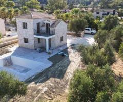 ΜΟΝΟΚΑΤΟΙΚΙΑ ΣΤΟ ΒΑΣΙΛΙΚΟ