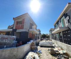 Χαλκιδική, Καλλικράτεια : Πωλείται Μεζονέτα 88τ.μ. προσόψεως σε ισόγειο 2 επιπέδων.