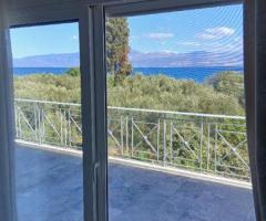 Πωλείται παραθαλάσσιο ακίνητο στην παραλία του του Ελαιώνα Αιγίου, μόλις 70 μ. απ