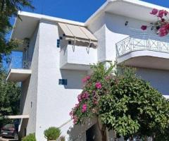 Πωλείται παραθαλάσσιο ακίνητο στην παραλία του του Ελαιώνα Αιγίου, μόλις 70 μ. απ