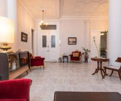 Πωλείται κατά αποκλειστικότητα από την Avenue Real Estate Νεοκλασσικό Οροφοδιαμέρισμα Πολιτιστικής Α