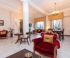 Πωλείται κατά αποκλειστικότητα από την Avenue Real Estate Νεοκλασσικό Οροφοδιαμέρισμα Πολιτιστικής Α