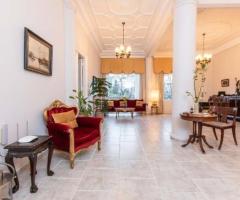 Πωλείται κατά αποκλειστικότητα από την Avenue Real Estate Νεοκλασσικό Οροφοδιαμέρισμα Πολιτιστικής Α