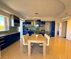 Πολυτελή Κατοικία με Υπόγειο Parking, κέντρο Περιστέρι